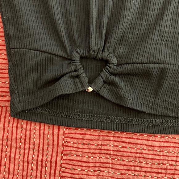 MINKPINK (teen/ women’s size medium / see photos for dimensions) Ribbed Crop Top - Picture 3 of 13